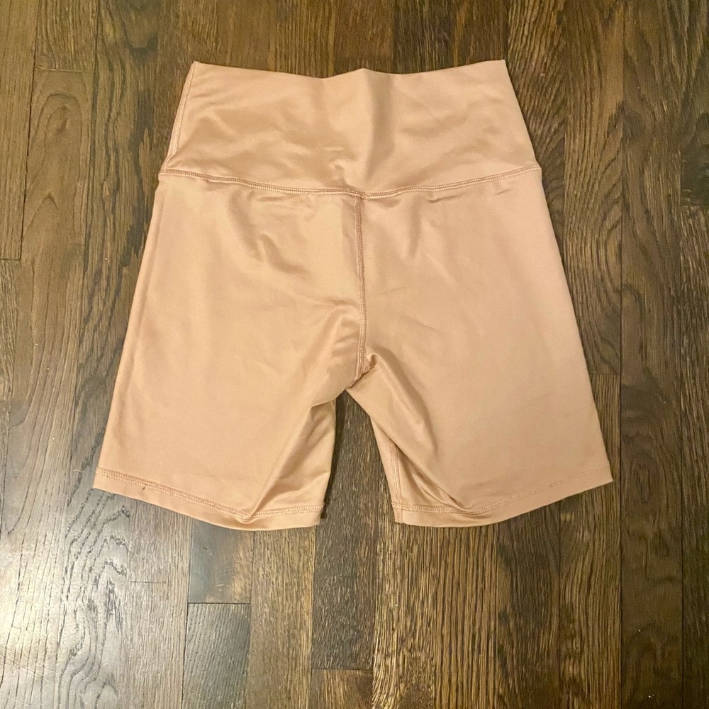 🦩BIKE SHORTS🦩 lightly worn, high waisted & cute!